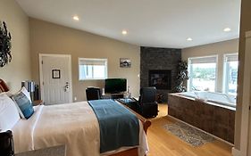 Pacific Rim Guest Lodge - Adults Only