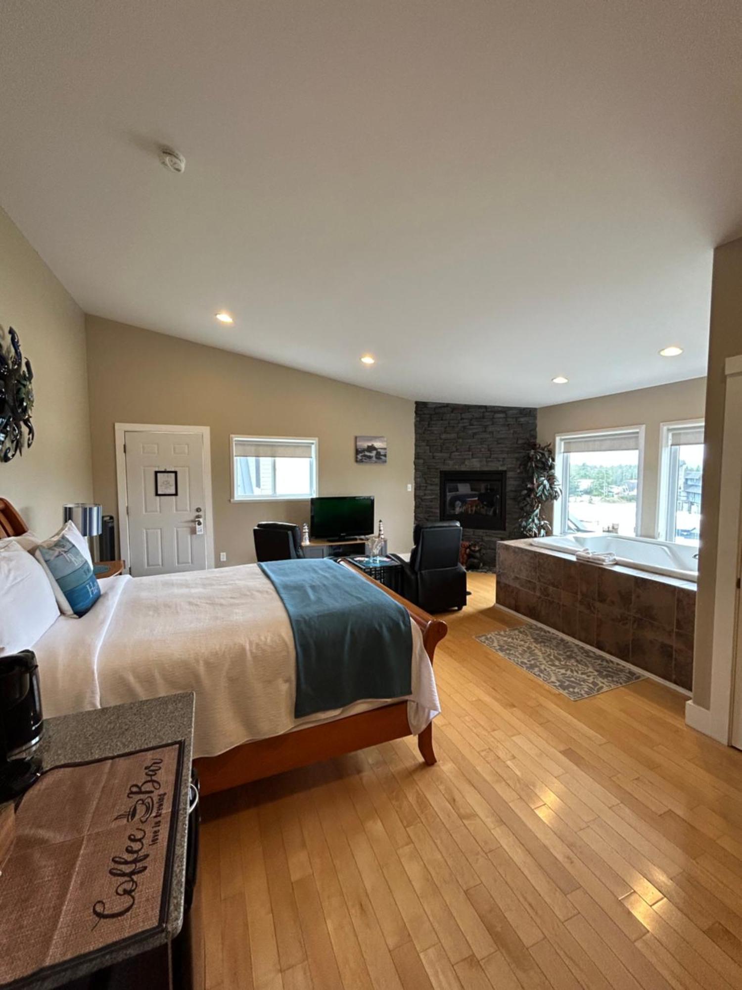 Pacific Rim Guest Lodge - Adults Only Ucluelet Extérieur photo